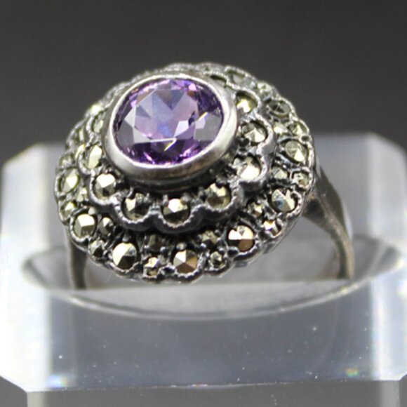 Amethyst and Marcasite Cocktail Ring - TCW 1.76 - Picture 4 of 6